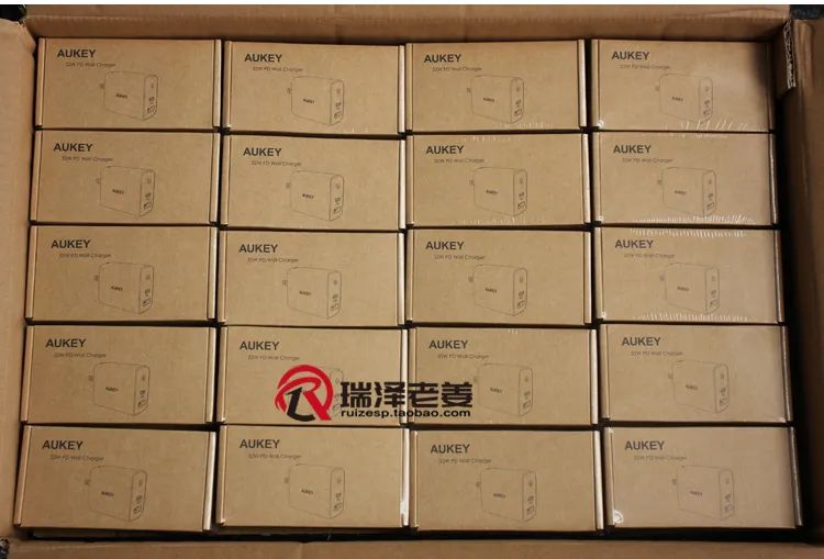 傲基D系，名不虚传~AUKEY 32W 1A1C 快充头，支持苹果27W快充，用料十足！