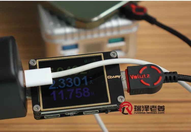 傲基D系，名不虚传~AUKEY 32W 1A1C 快充头，支持苹果27W快充，用料十足！